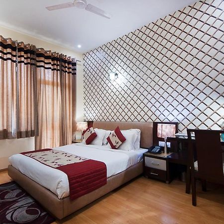 Imperial Apartments Huda City Γκουργκάον Εξωτερικό φωτογραφία
